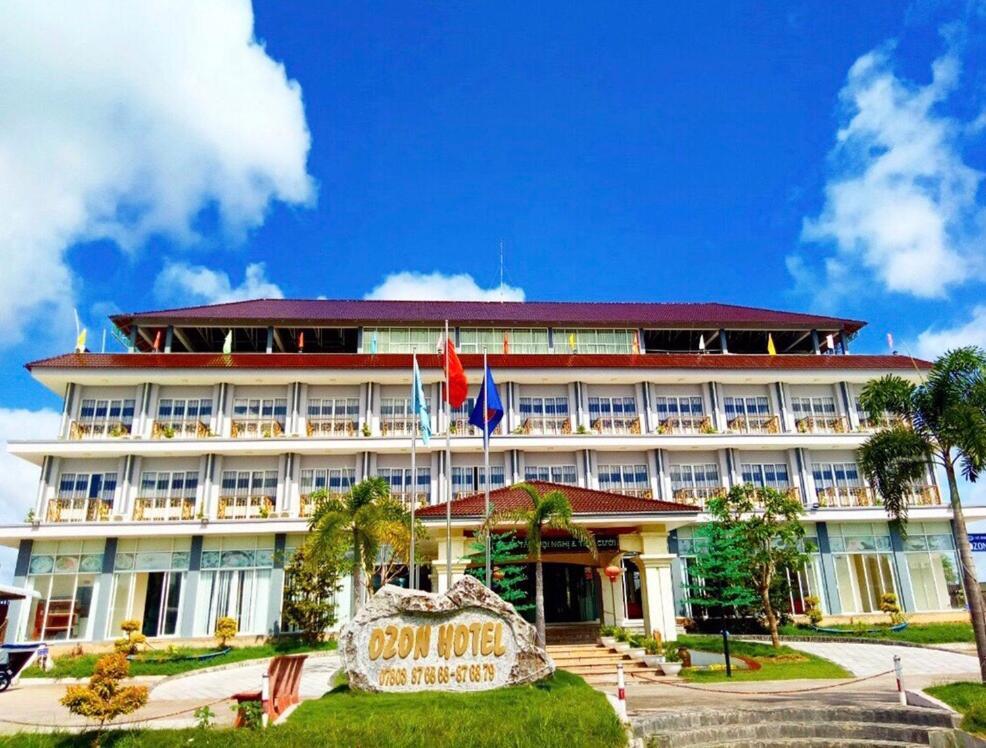 Ozon Hotel Nam Can Extérieur photo